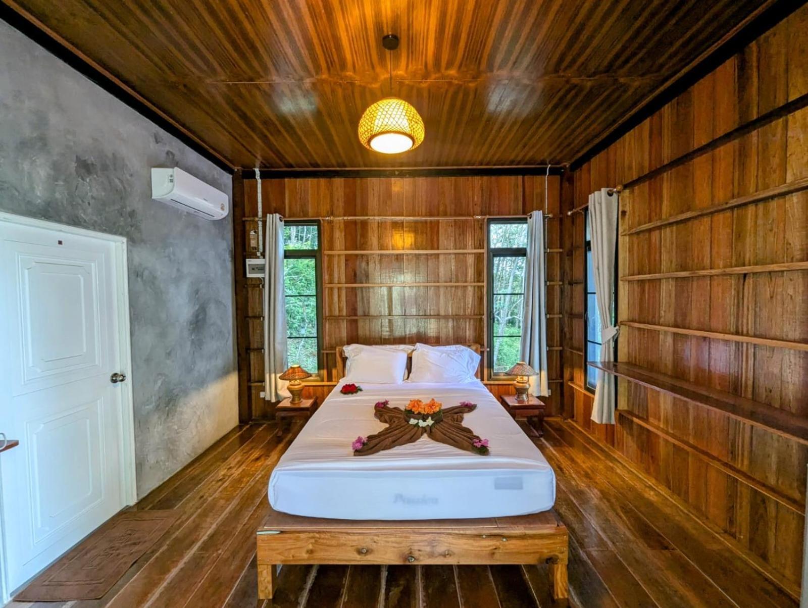 Koh Jum Serenity Resort Bagian luar foto